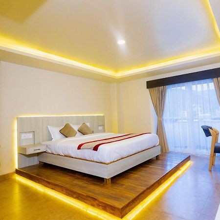 Poms Penthouse Apartment Pokhara Bagian luar foto