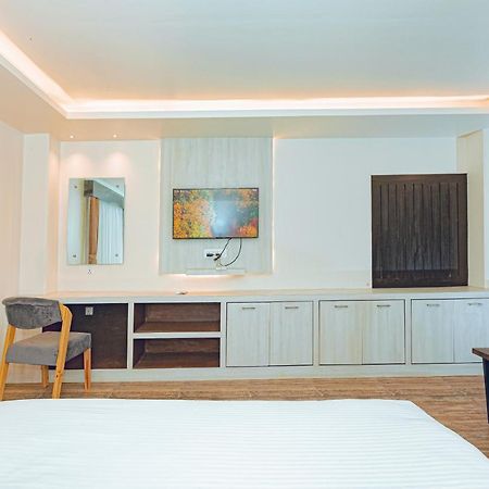 Poms Penthouse Apartment Pokhara Bagian luar foto