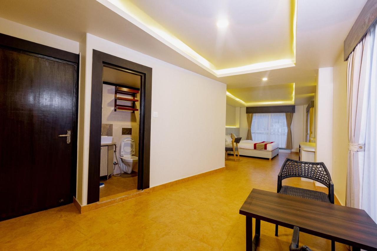 Poms Penthouse Apartment Pokhara Bagian luar foto