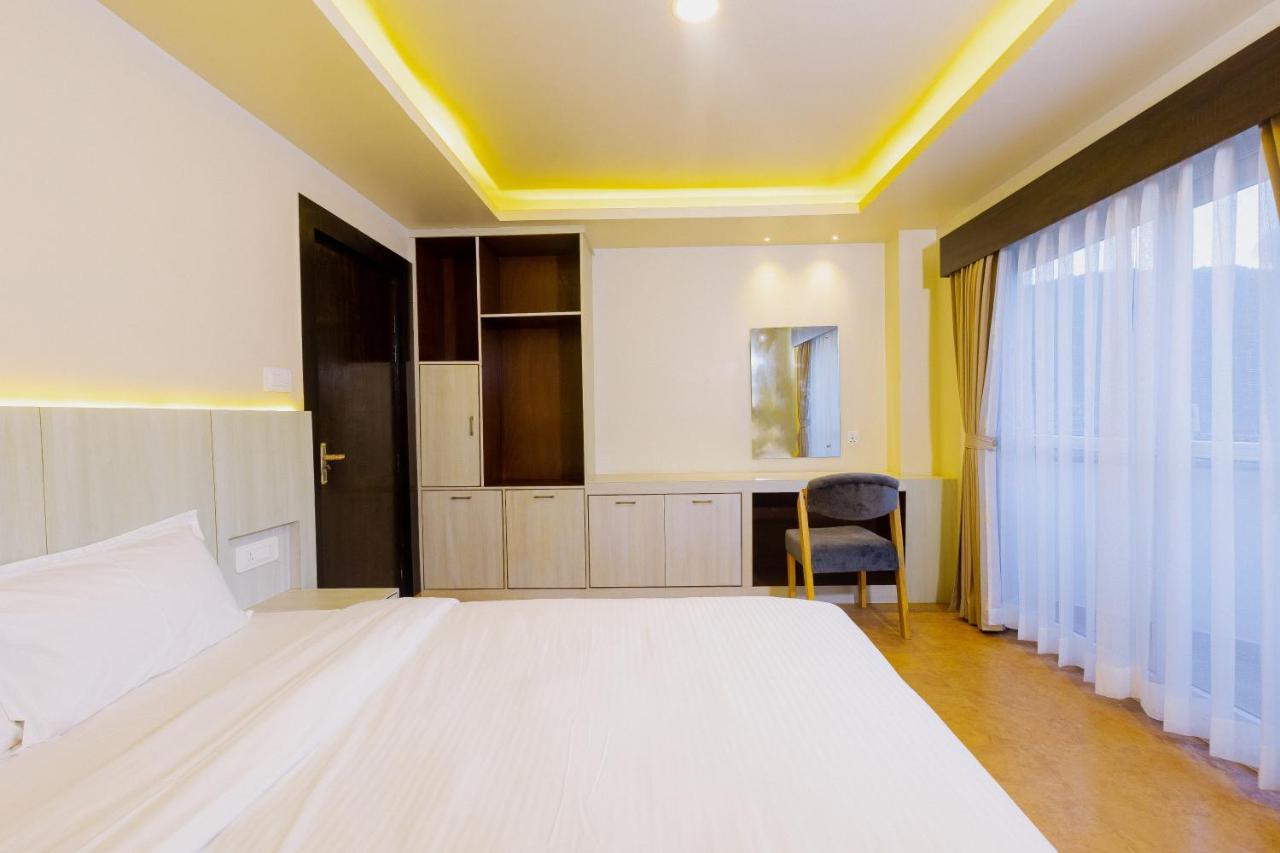 Poms Penthouse Apartment Pokhara Bagian luar foto