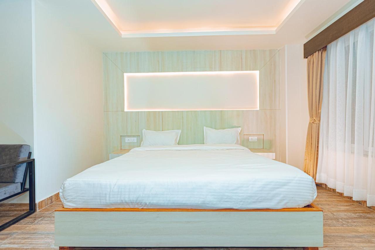 Poms Penthouse Apartment Pokhara Bagian luar foto