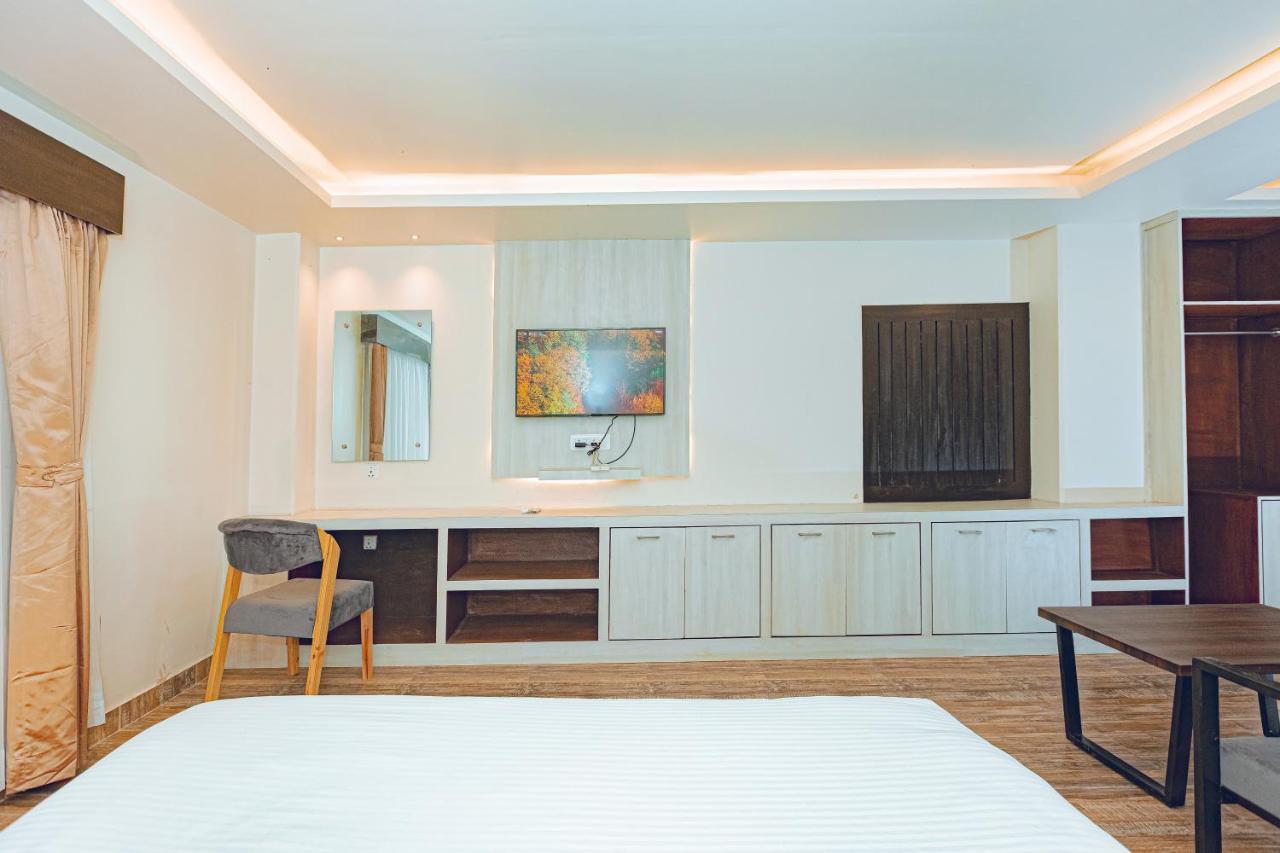 Poms Penthouse Apartment Pokhara Bagian luar foto