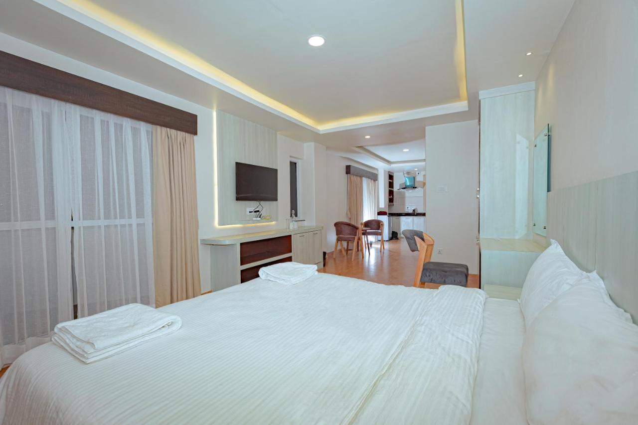 Poms Penthouse Apartment Pokhara Bagian luar foto