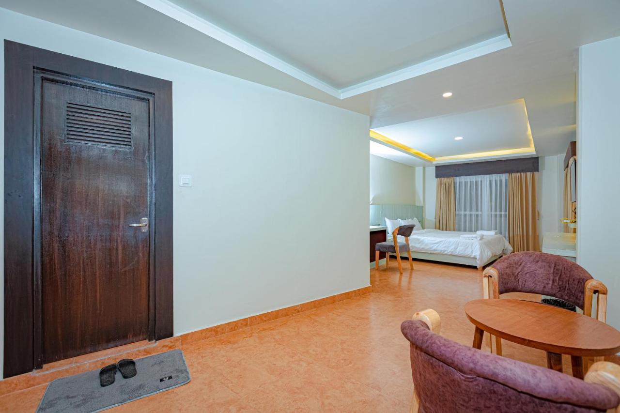 Poms Penthouse Apartment Pokhara Bagian luar foto