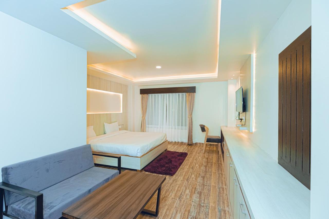 Poms Penthouse Apartment Pokhara Bagian luar foto