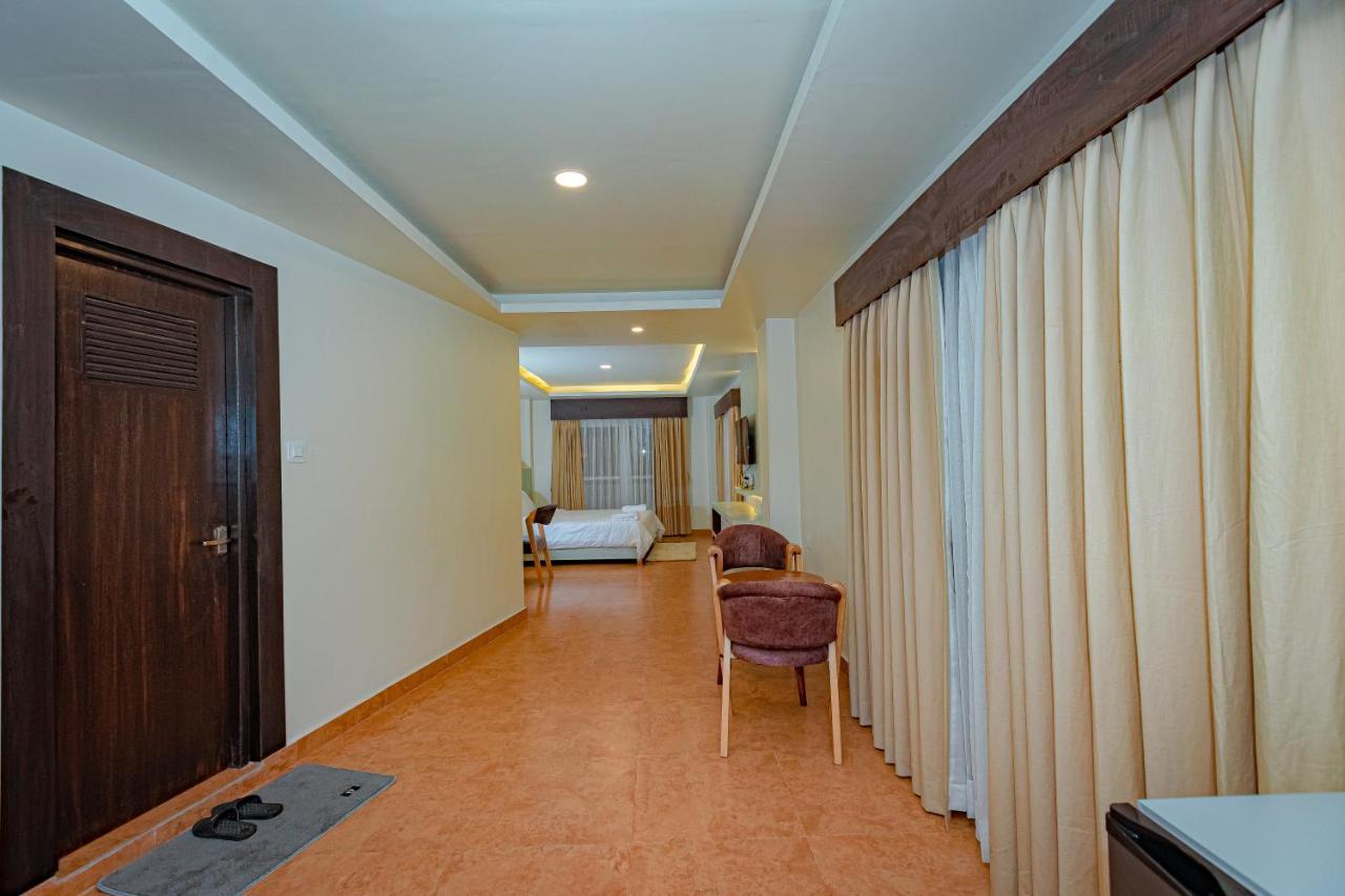 Poms Penthouse Apartment Pokhara Bagian luar foto